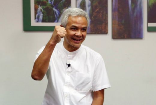 Deni Darko Ramal Ganjar Pranowo Presiden 2024, Puan Tersingkir - GenPI.co