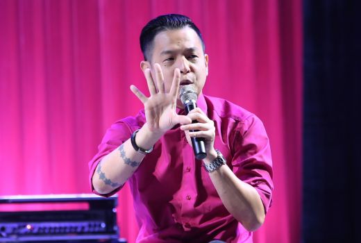 Dari Jendela SMP Tiru Squid Game, Sindiran Ernest Prakasa Telak! - GenPI.co