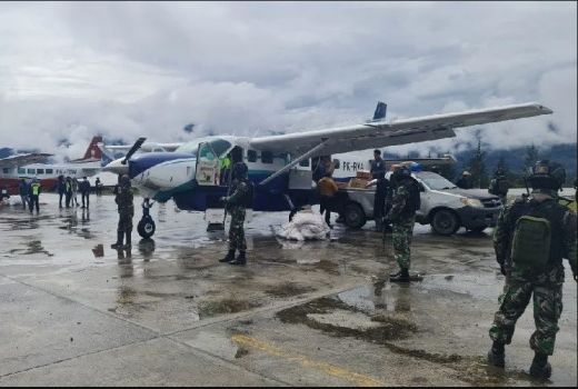 Bandara Aminggaru Papua Mencekam! Aksi KKB Sungguh Biadab - GenPI.co