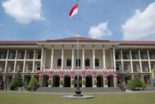 Mahasiswa UGM Mulai Kuliah Tatap Muka - GenPI.co
