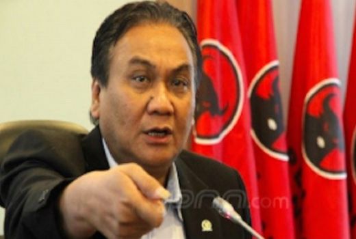 Pengamat Top Bongkar PDIP di Pilpres 2024: Skenario Teh Botol... - GenPI.co