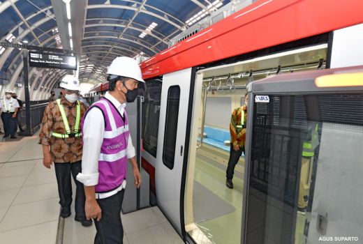 Jajal LRT, Jokowi: Halus, Tanpa Suara dan Nyaman Sekali - GenPI.co