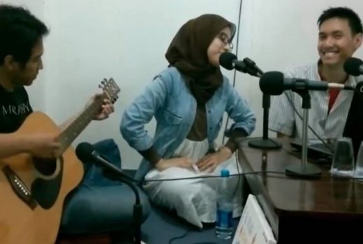 Mahir Menulis Lagu Asah Anggota Ciptakan Nyanyian Hit & Komersial - GenPI.co