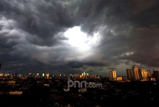 BMKG Kasih Peringatan Serius Khusus Warga Surabaya, Waspadalah - GenPI.co