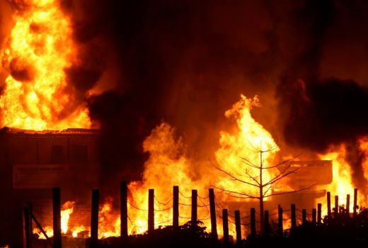 Kamp Rohingya Terbakar Hebat, Ratusan Orang Merana - GenPI.co