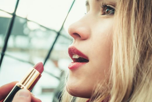 Sering Pamer 4 Warna Lipstik ini, Pria Dijamin Meleleh - GenPI.co