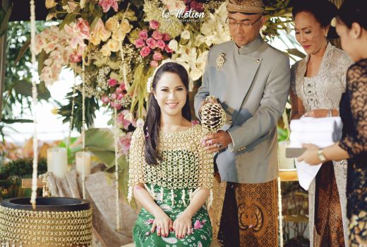 5 Tradisi Pra Pernikahan Adat Jawa Beserta Maknanya - GenPI.co