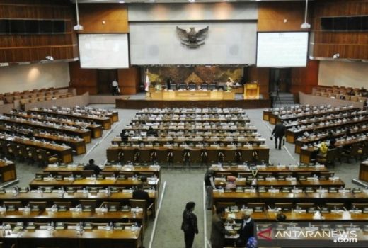 Formappi Sebut DPR Tak Peduli Persoalan Nyata di Masyarakat - GenPI.co