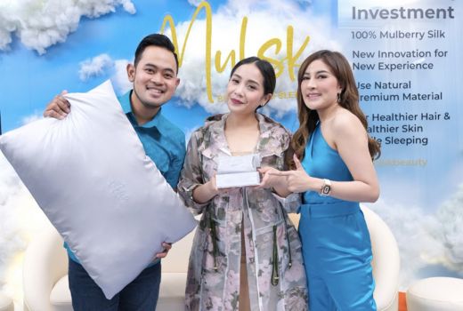 Nagita Slavina Pakai Sarung Bantal ala Sultan, Segini Harganya! - GenPI.co