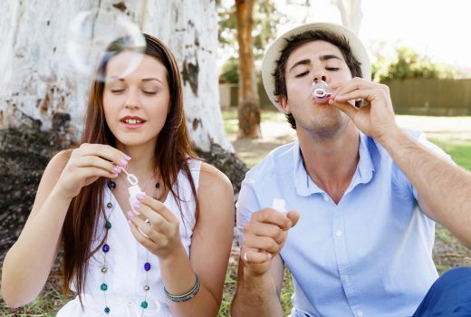 7 Cara Ungkapkan Perasaan Cinta Tanpa Perlu Mengatakan - GenPI.co