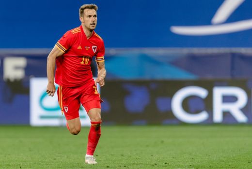 Pulang dari Piala Eropa 2020, Ramsey Siap Ditendang Juventus - GenPI.co