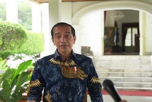 Soal WNA China, Pengamat Berikan Pukulan Telak untuk Jokowi - GenPI.co