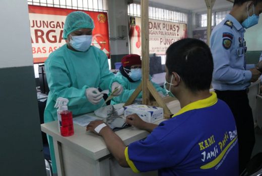 Akhirnya, 270 Warga Binaan Lapas Salemba Divaksin - GenPI.co