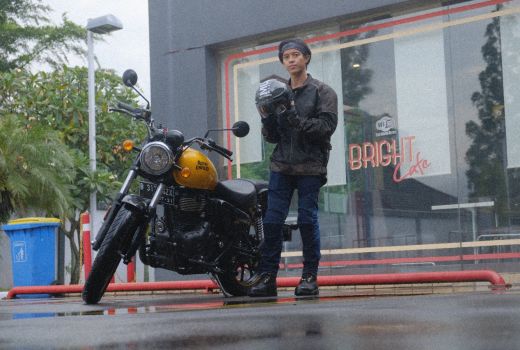 Gagahnya Royal Enfield Meteor 350, Motor Andalan Bisma Karisma - GenPI.co