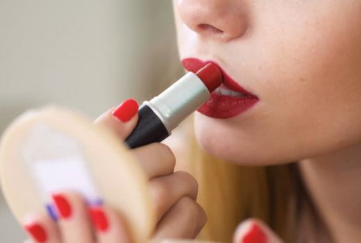 4 Warna Lipstik Pemikat Gairah Pria, Dijamin Agresif! - GenPI.co