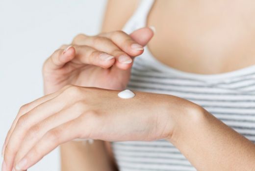 Mitos-mitos Penggunaan Sunscreen, Waspada Guys! - GenPI.co