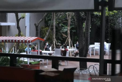 DPR Sebut Karantina di Hotel Setara Umroh, Mahal Banget - GenPI.co