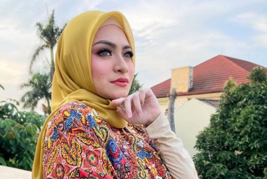 Cari Uang untuk Keluarga, Nathalie Holscher Nekat Jadi Penyanyi Dangdut - GenPI.co