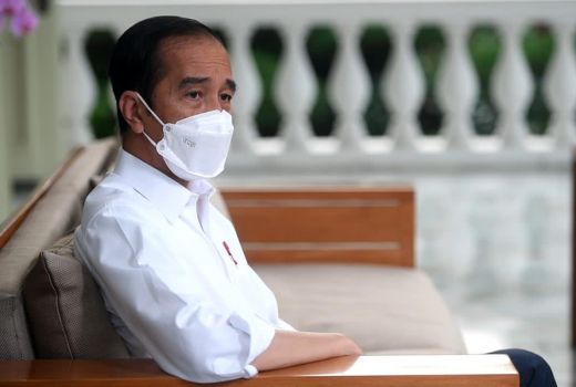 Pakar Hukum: Jokowi Diminta Mundur, Sah Sesuai Pasal 8 - GenPI.co