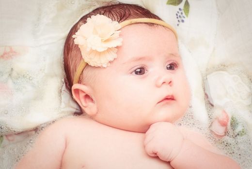 Inspirasi Nama Bayi Perempuan Bermakna Perhiasan, Cantik & Elegan - GenPI.co