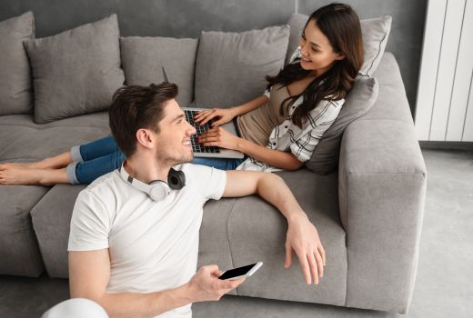 Setiap Suaminya Kerja, Istrinya Aku Goyang Sampai Teriak Kencang - GenPI.co