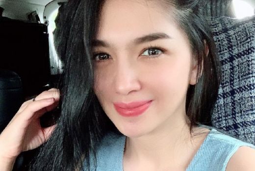 6 Tahun Jadi Janda, Angel Karamoy Meleleh Lihat Pria Ini - GenPI.co