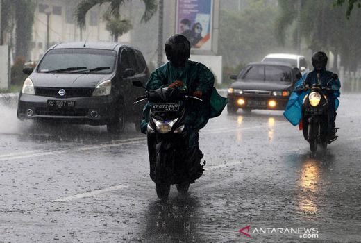 Sedia Payung, Jabodetabek diguyur Hujan Merata hingga Petang - GenPI.co