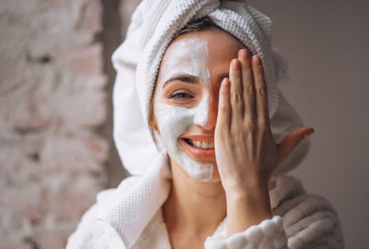 Masker Alami Lebih Aman untuk Kulit Sensitif, Ini Rekomendasinya! - GenPI.co