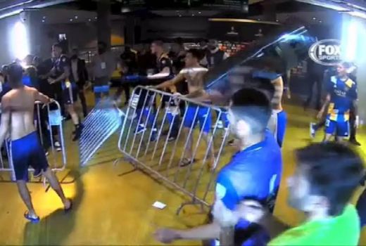 Tak Terima Kalah, Pemain Boca Junior Ngamuk, Hajar Polisi - GenPI.co
