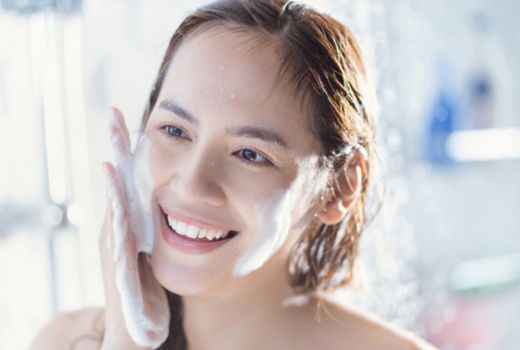 3 Sabun Cuci Muka Paling Cocok Buat Remaja, Bikin Wajah Glowing! - GenPI.co