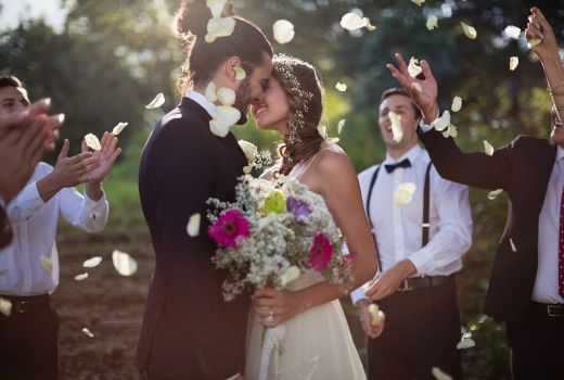4 Jenis Bunga untuk Dekorasi Pernikahan, Maknanya Dalem Banget - GenPI.co
