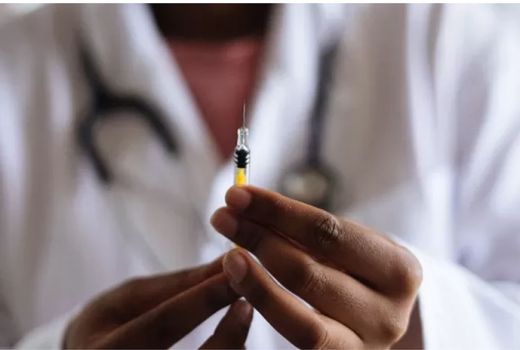 Viral Influencer Dapat Vaksin Booster, Jubir Kemenkes Buka Suara - GenPI.co