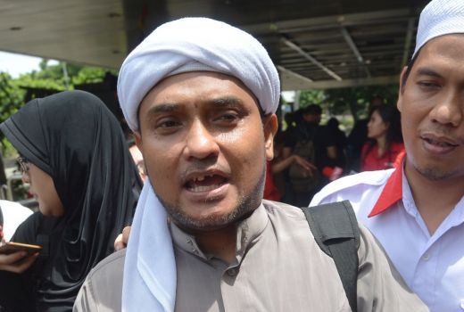 Novel Bamukmin Buka Suara Soal Logo Baru FPI, Simak Ucapannya! - GenPI.co