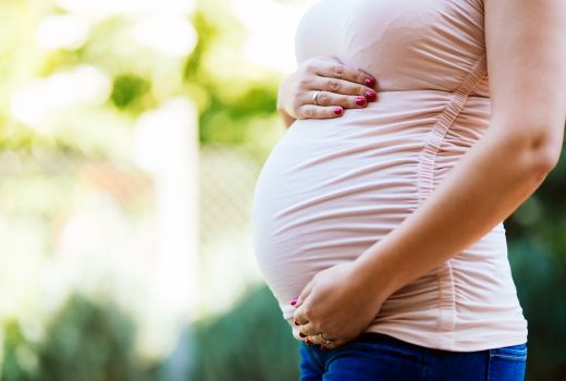 Cara Membangun Ikatan Batin Ibu dan Bayi Sejak Dalam Kandungan - GenPI.co