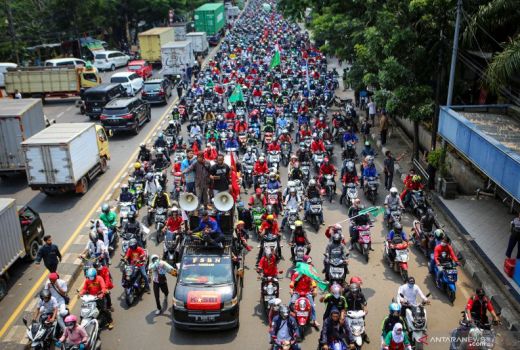 Demo Buruh, Protes UMK Surabaya Hanya Naik Rp 6 Ribu Saja - GenPI.co