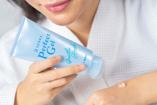Senka Perfect Gel Gentle Wash, Aroma Citrus-nya Segar Banget! - GenPI.co