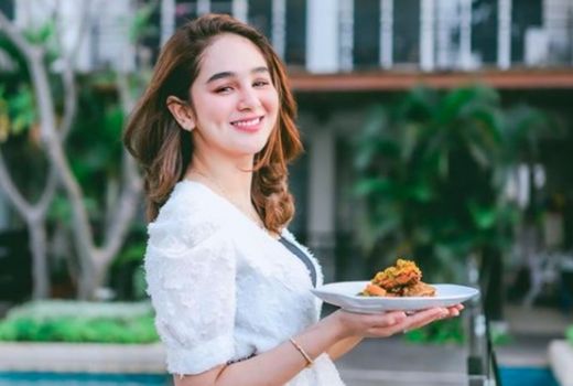 4 Jam Diperiksa Polda Riau, Hana Hanifah Ogah Bicara - GenPI.co
