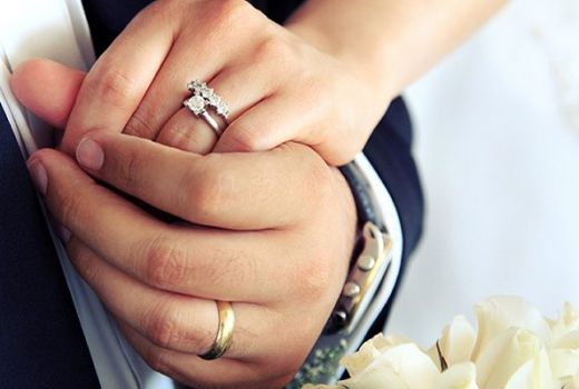 Simbol Cinta Pernikahan, Begini 4 Cara Memilih Cincin Kawin - GenPI.co