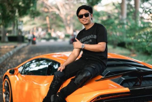 Crazy Rich Bandung Bikin Ibu Penjual Rokok Mematung - GenPI.co