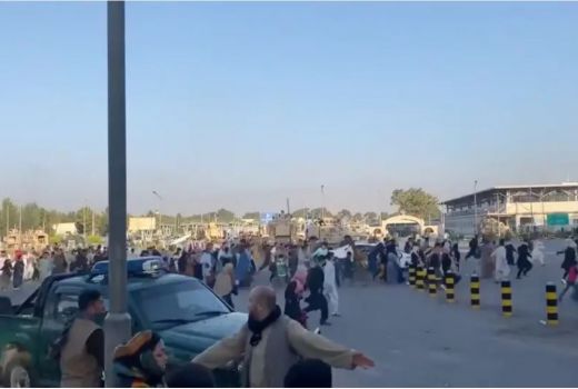 Chaos di Bandara Kabul, Kondisi Afghanistan Sungguh Mencekam - GenPI.co