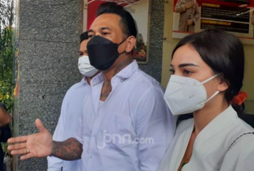 Nora Dituduh Memaksa Jerinx Agar Mau Divaksin, Begini Reaksinya - GenPI.co