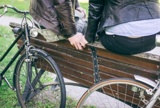 Wanita Mendadak Menyentuhmu? Jangan-jangan dia Kelepek-kelepek! - GenPI.co