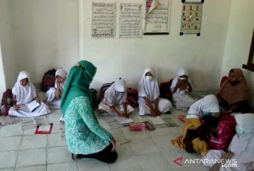 Baru Mulai PTM, Siswa SD di Kudus Ini Terpaksa Belajar di Mushala - GenPI.co