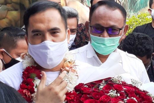 Pakar Hukum Geram, Saipul Jamil Bebas Malah Dapat Kalung Bunga - GenPI.co