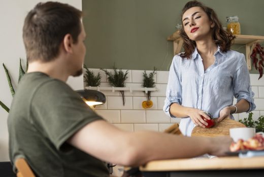 Menantu Kaget Lihat Pisang Jumboku, Langsung Saja Dinikmati - GenPI.co