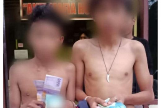 Astaga, Pria Tanpa Busana Nyolong Kotak Amal Masjid - GenPI.co
