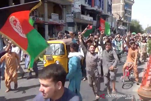 Taliban Makin Lepas Kendali , Peserta Demo Sampai Dibuat Begini - GenPI.co