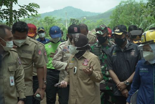 Gelar Simulasi Bencana, Risma Ikut Lari Awas Ada Tsunami - GenPI.co