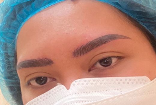 3 Cara Melukis Alis Simetris Sesuai Bentuk Wajah, Catat Ladies! - GenPI.co