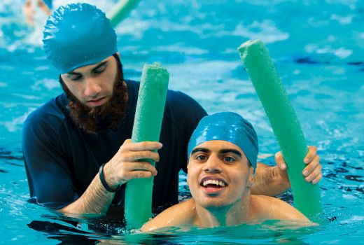 Selain Menyehatkan, Ini 4 Manfaat Berenang untuk Kaum Difabel - GenPI.co